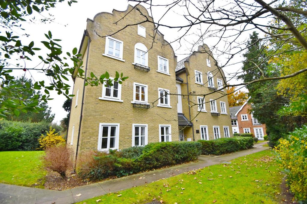 Upton Park, Slough, Berkshire, SL1 2 bed apartment for sale £265,000