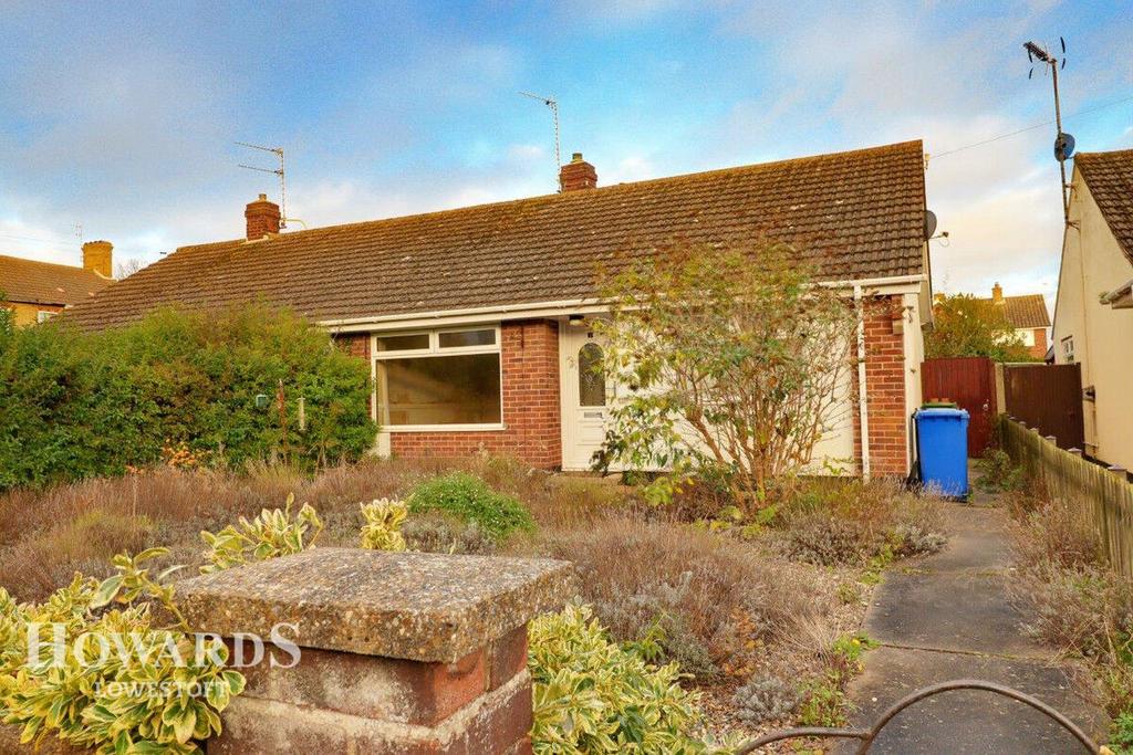 Wilson Road, Pakefield 2 bed semidetached bungalow for sale £250,000