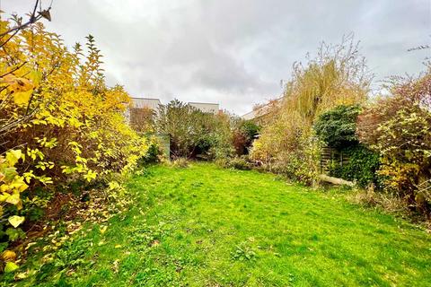 19 Adalia Crescent, Leigh-on-sea, SS9 3SN
