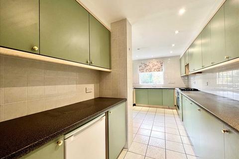 19 Adalia Crescent, Leigh-on-sea, SS9 3SN