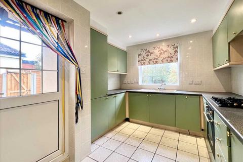 19 Adalia Crescent, Leigh-on-sea, SS9 3SN
