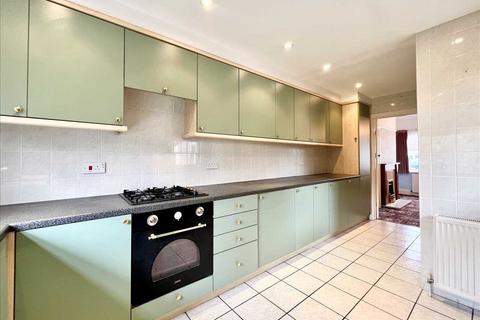 19 Adalia Crescent, Leigh-on-sea, SS9 3SN