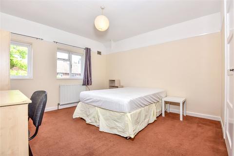 4 bedroom terraced house to rent, Cedar Way, Guildford, Surrey, GU1