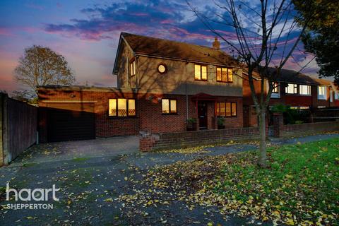 3 bedroom detached house for sale - Warren Road, Ashford