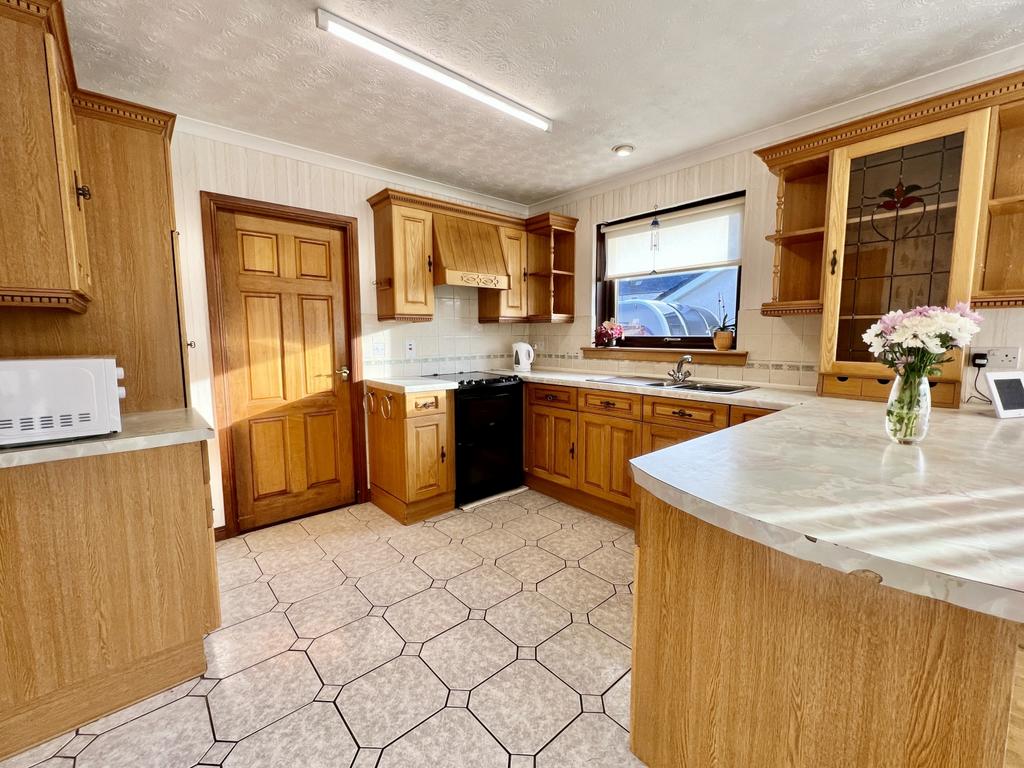 6 Beith Road, Barrmill, Beith 3 bed detached bungalow for sale £245,000