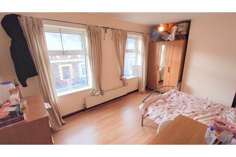 4 bedroom terraced house to rent, Bedford Street, Cathays, Cardiff