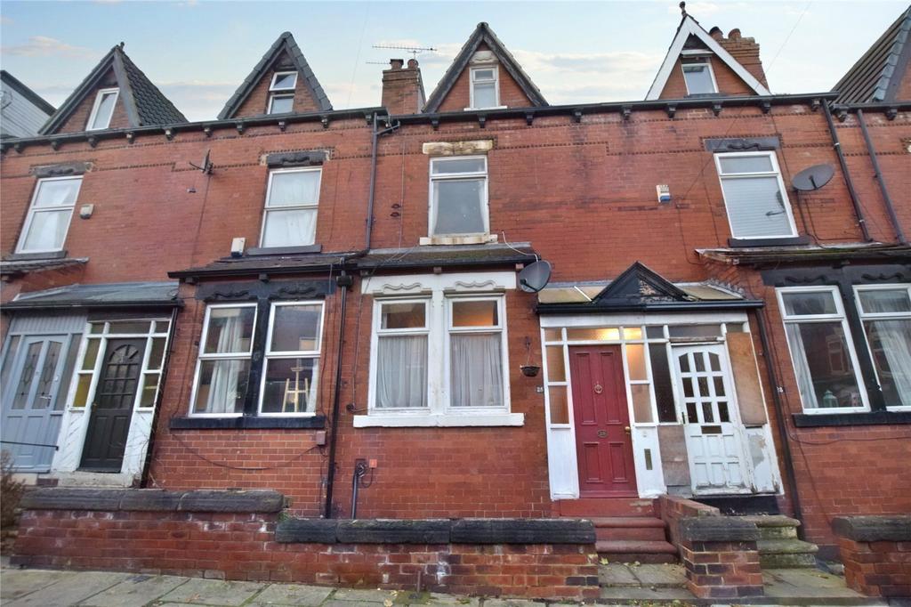 St. Ives Mount, Leeds, West Yorkshire 4 bed terraced house for sale £