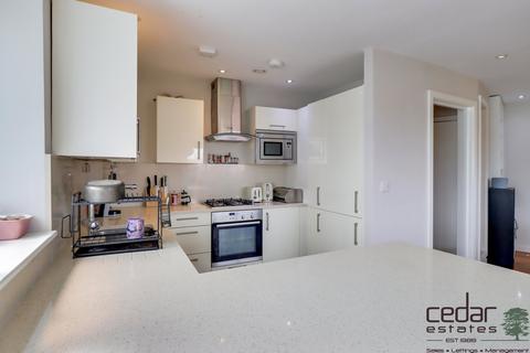 3 bedroom flat to rent, Woodstock Road, Golders Green NW11