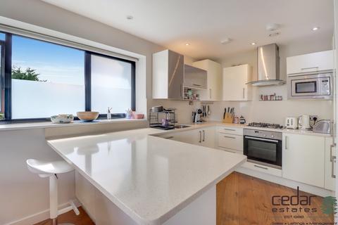 3 bedroom flat to rent, Woodstock Road, Golders Green NW11