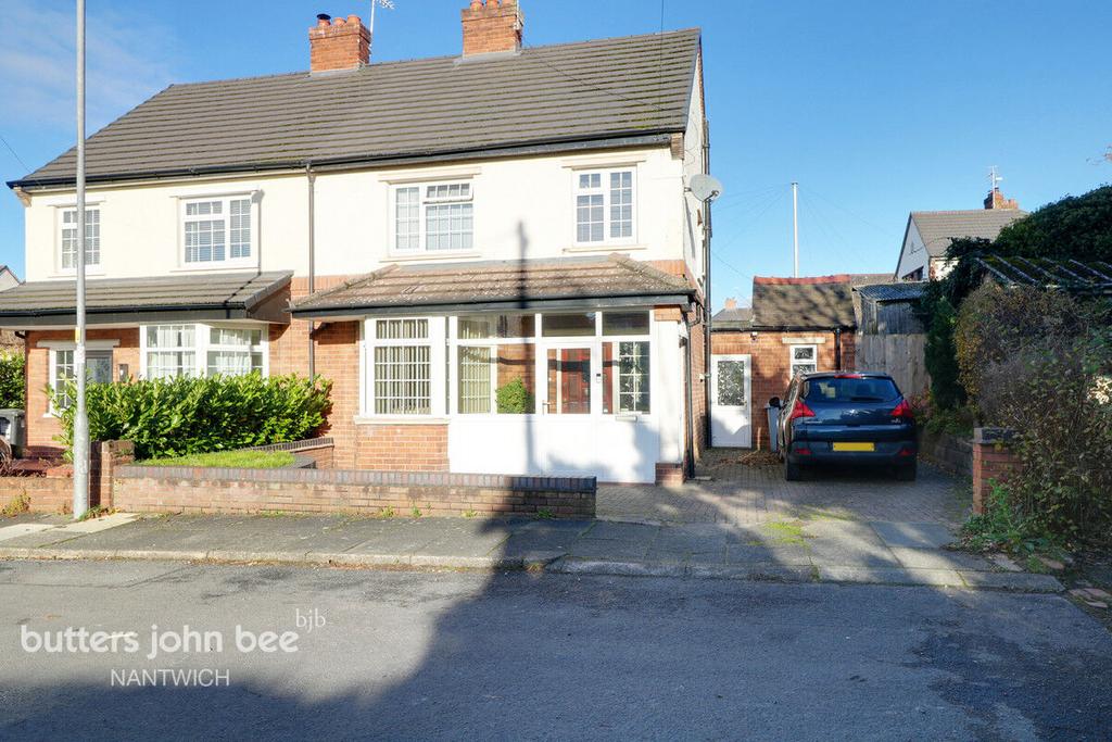 Hillfield Gardens, Nantwich 3 bed semidetached house for sale £280,000