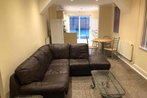 7 bedroom terraced house to rent - Mackintosh Place, Roath , Cardiff