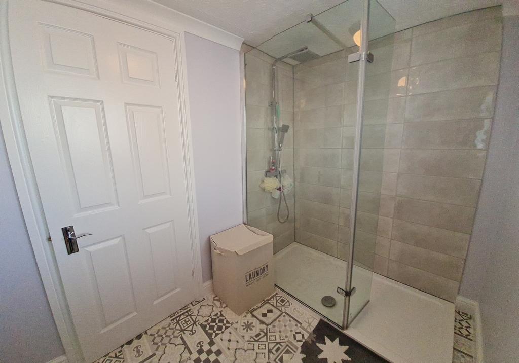 Shower En-Suite