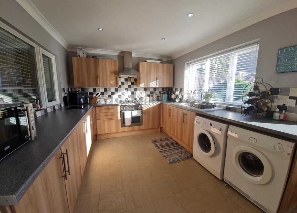 Side kitchen image
