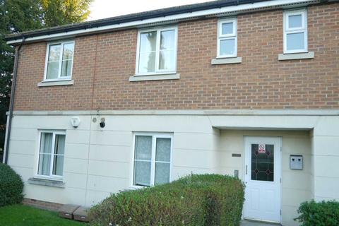 2 bedroom flat to rent, St Lukes Court