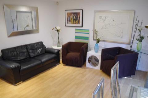 2 bedroom flat to rent, St Lukes Court