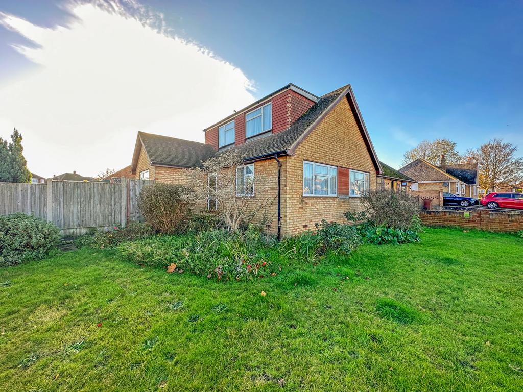 Parkfield Road, Rainham, Gillingham... 2 bed bungalow for sale £325,000