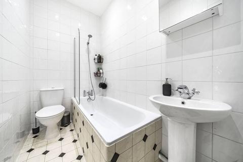 2 bedroom flat for sale, Homesdale Road, Bromley, BR2