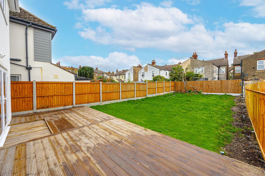 St. Johns Road, Westcliffonsea, SS0 5 bed detached house to rent £