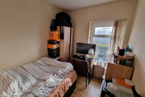 4 bedroom flat to rent - Wyverne Road, Cathays, Cardiff