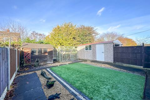 2 bedroom bungalow for sale - St Peters Avenue, Bottesford, North Lincolnshire, DN16