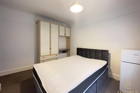 1 bedroom in a house share to rent - Halsway, HAYES UB3