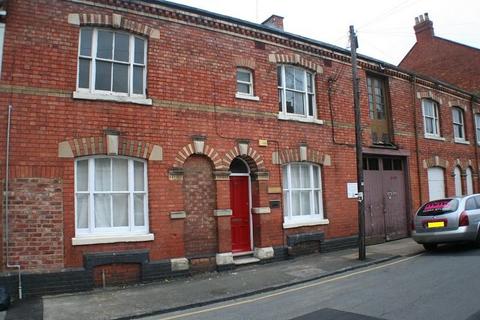 Studio to rent, Connaught Street, Northampton, Northamptonshire. NN1 3BP
