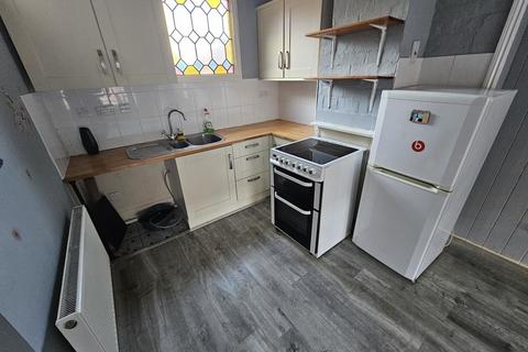 Studio to rent, Connaught Street, Northampton, Northamptonshire. NN1 3BP