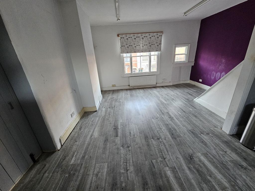 Living Room / Bedroom