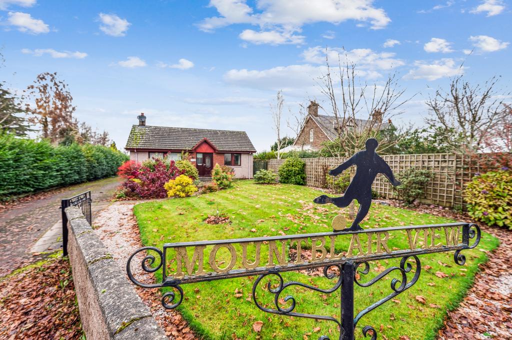 Townhead, Coupar Angus, Blairgowrie, PH13 9AR 3 bed bungalow for sale