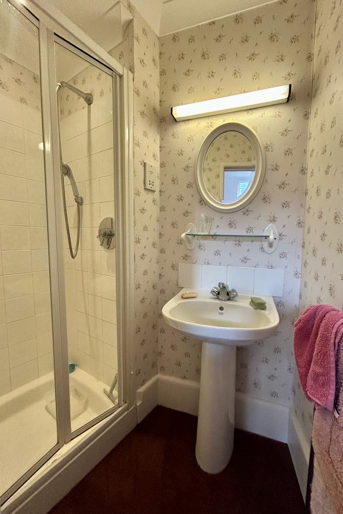 Maisonette En-Suite Shower Room