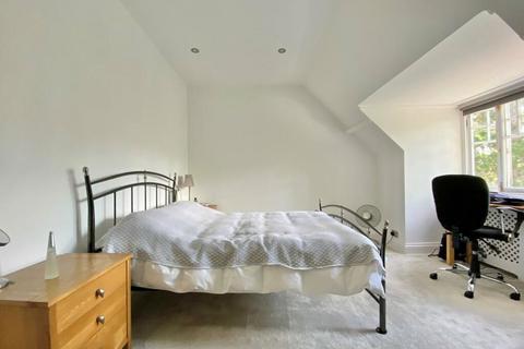 Flat D, 58 West Overcliff Drive, Bournemouth, BH4 8AB