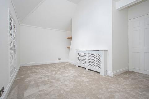 Flat D, 58 West Overcliff Drive, Bournemouth, BH4 8AB
