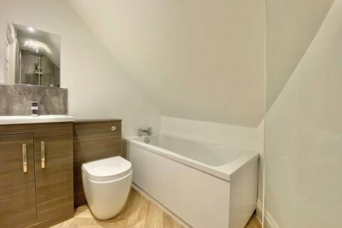 Flat D, 58 West Overcliff Drive, Bournemouth, BH4 8AB