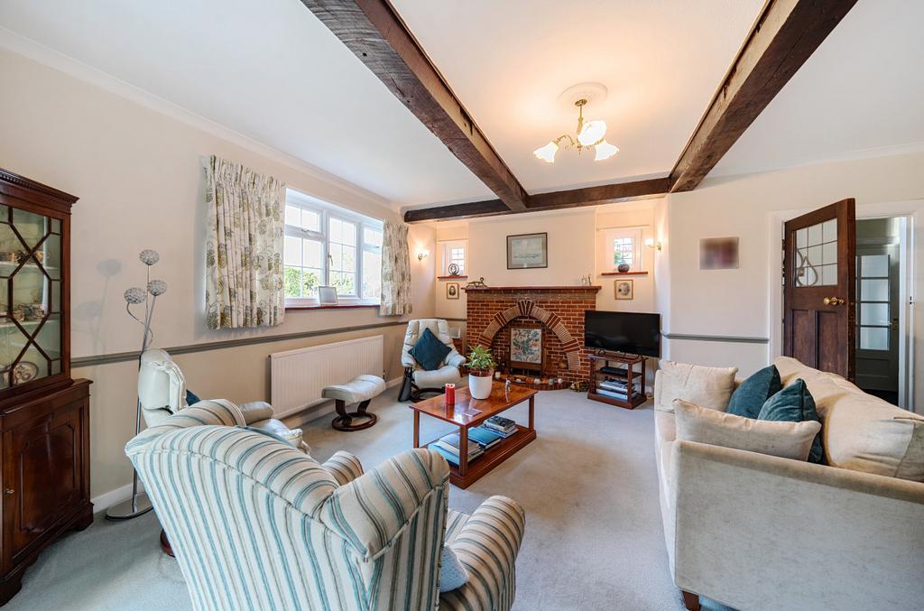 The Crescent, Farnborough, Hampshire, GU14 4 bed detached house for