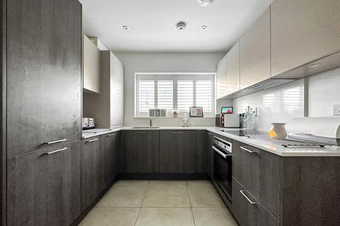 75 Bloomfields, Rainham, Gillingham, ME8 7BZ