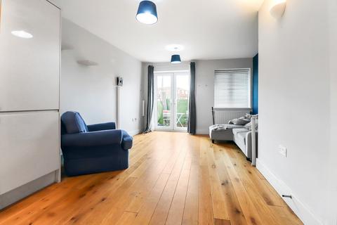 Flat 1, 2 Cheshunt Road, Belvedere, DA17 5JB