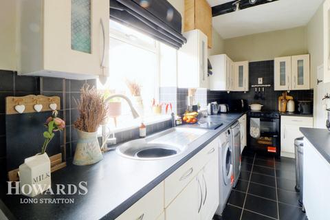 3 bedroom semi-detached house for sale, 3 Gills Close, Harleston IP20 9BL