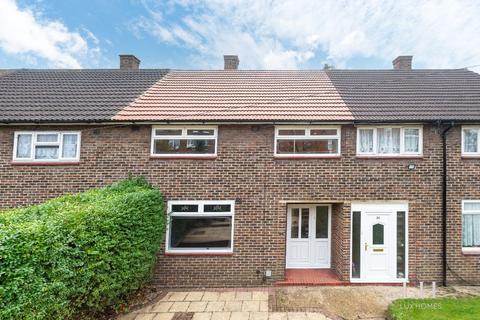 32 Dartfields, Romford, RM3 8DQ