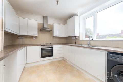 32 Dartfields, Romford, RM3 8DQ
