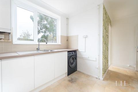 32 Dartfields, Romford, RM3 8DQ