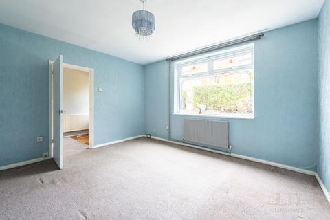 32 Dartfields, Romford, RM3 8DQ