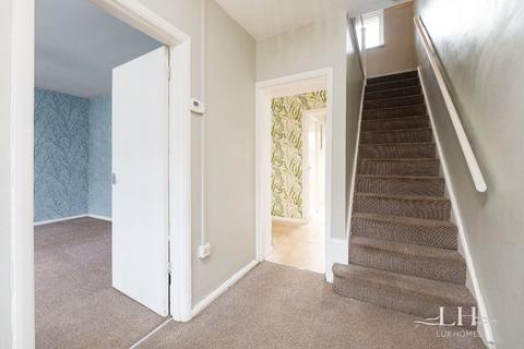32 Dartfields, Romford, RM3 8DQ