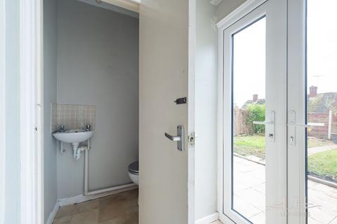 32 Dartfields, Romford, RM3 8DQ
