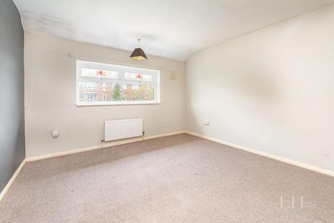32 Dartfields, Romford, RM3 8DQ
