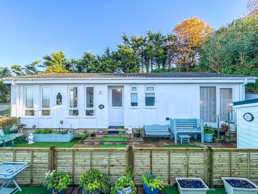 Sandbanks, Walton Bay, Clevedon, Somerset, BS21 2 bed detached house