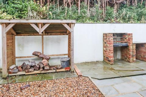 92 Keston Avenue, Coulsdon, CR5 1HN