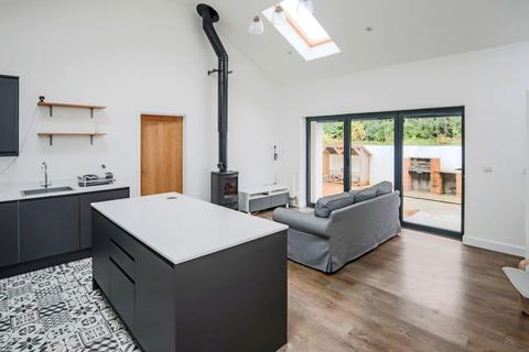 92 Keston Avenue, Coulsdon, CR5 1HN