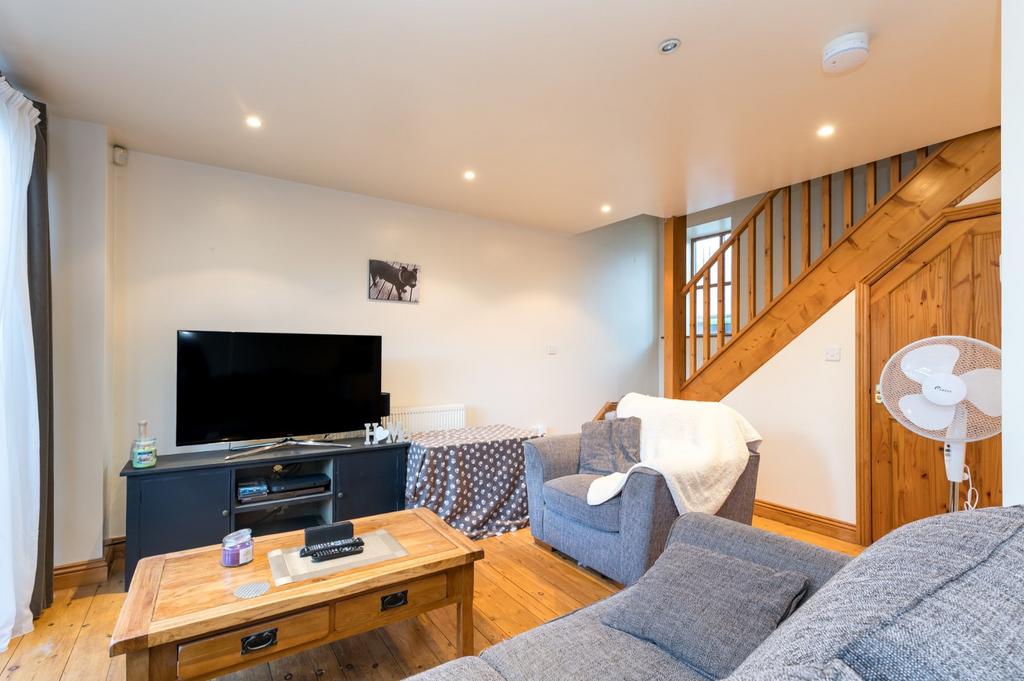 Newall Hall Mews, Newall Hall Park, Otley, West Yorkshire, LS21 2 bed