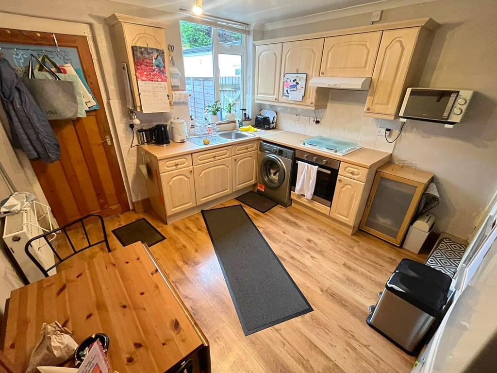 Victoria Road, Ledbury 2 bed terraced house £110,000