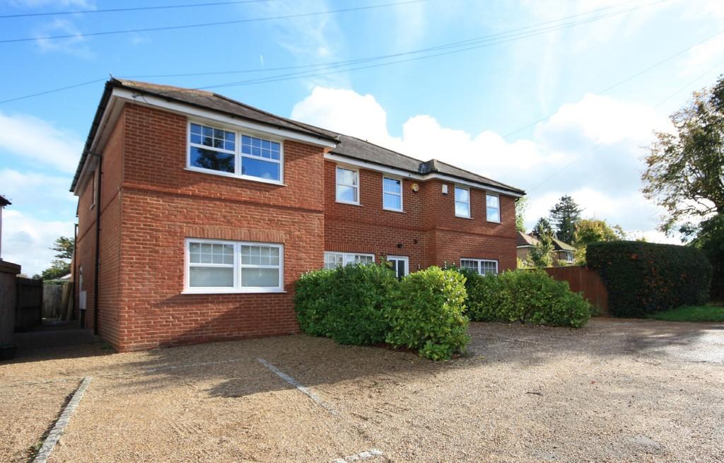 LITTLE BOOKHAM STREET, LITTLE... 1 bed £1,250 pcm (£288 pw)